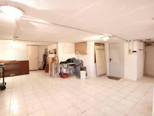 Locale Commerciale in vendita a Faleriense, Marche