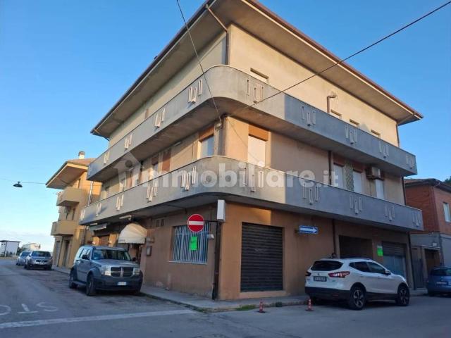 Locale Commerciale in vendita a Faleriense, Marche