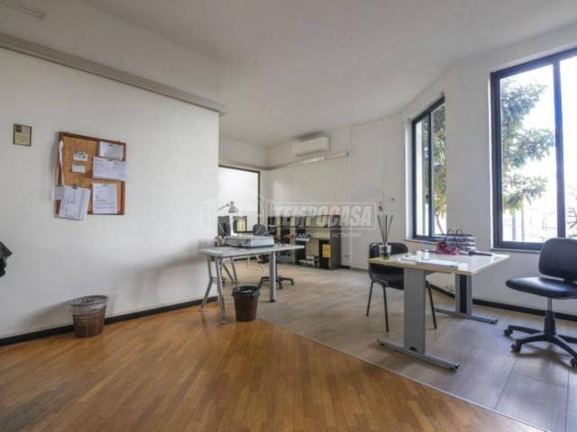 Locale Commerciale in vendita a San Filippo, Marche