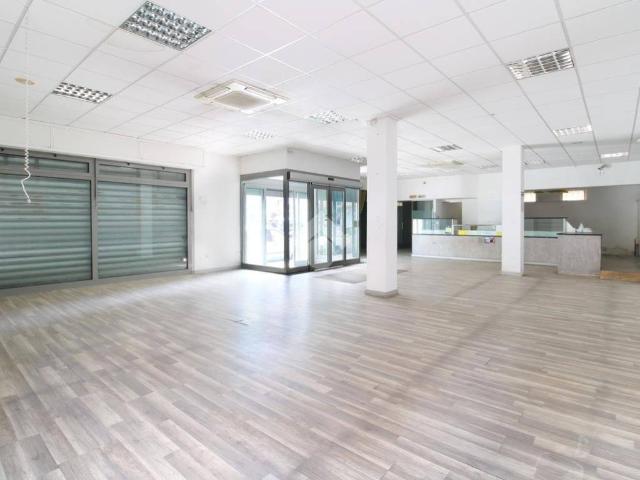 Locale Commerciale in vendita a Faleriense, Marche