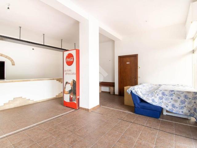 Locale Commerciale in vendita a Faleriense, Marche