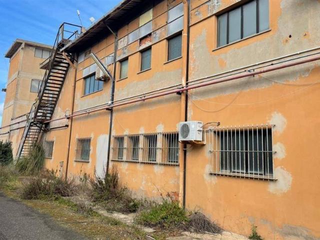 Locale Commerciale in vendita a Porto Torres, Sardigna/Sardegna