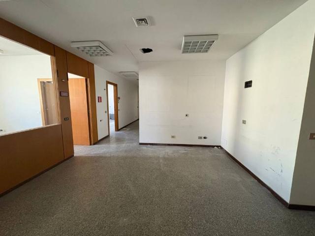 Locale Commerciale in vendita a Porto Torres, Sardigna/Sardegna