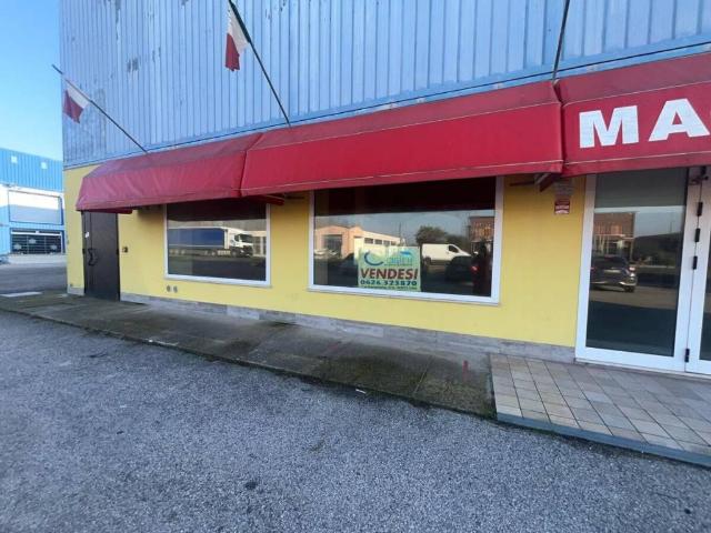 Locale Commerciale in vendita a Porto Viro, Veneto