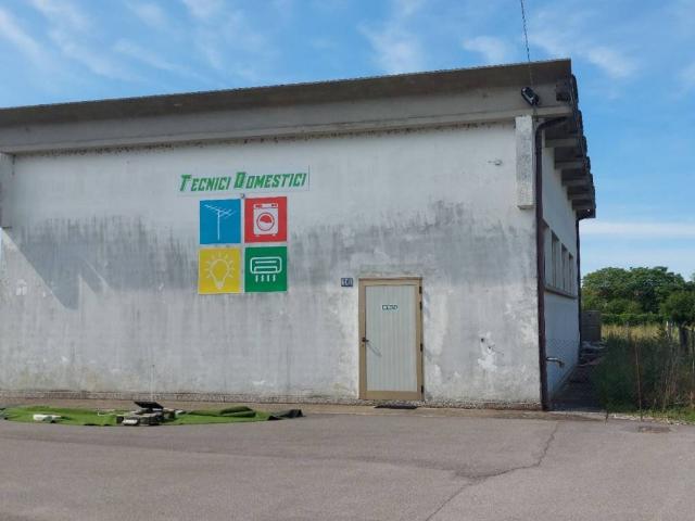 Locale Commerciale in vendita a Porto Viro, Veneto