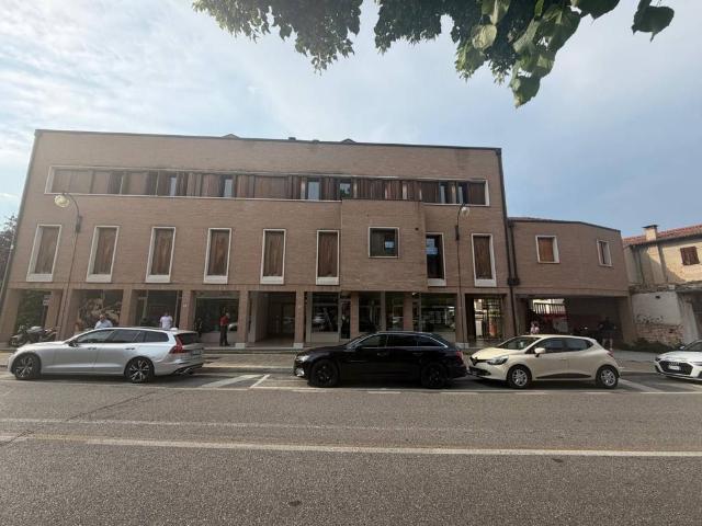 Locale Commerciale in vendita a Confine, Portogruaro
