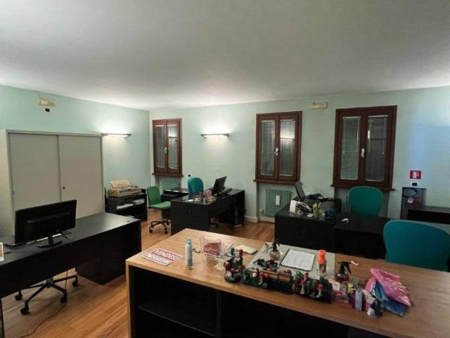 Locale Commerciale in vendita a Busatte, Portogruaro