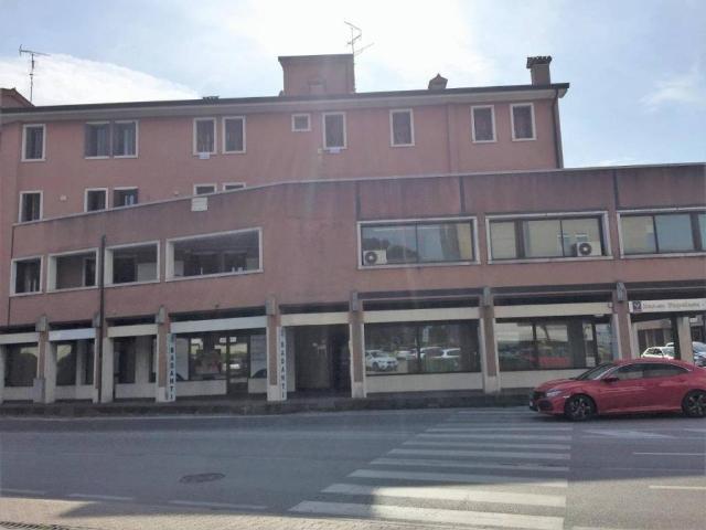 Locale Commerciale in vendita a Confine, Portogruaro