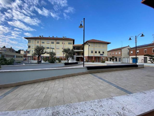 Locale Commerciale in vendita a Portomaggiore, Reggio Emilia