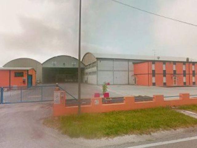 Locale Commerciale in vendita a Portomaggiore, Reggio Emilia