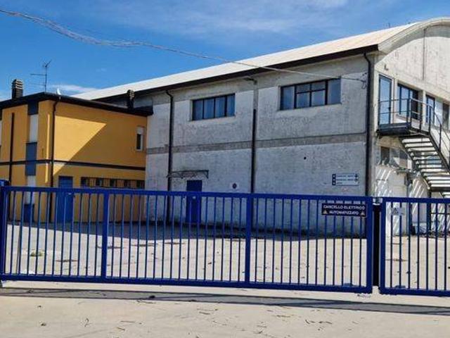 Locale Commerciale in vendita a Portomaggiore, Reggio Emilia