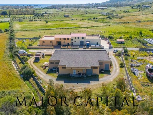Locale Commerciale in vendita a Posada, Sardigna/Sardegna