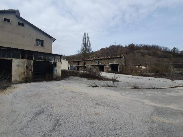 Locale Commerciale in vendita a Posta, Lazio