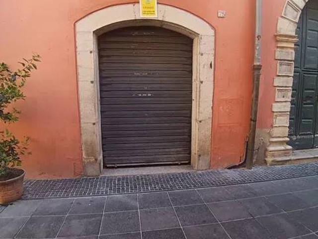 Locale Commerciale in vendita a Montereale, Potenza
