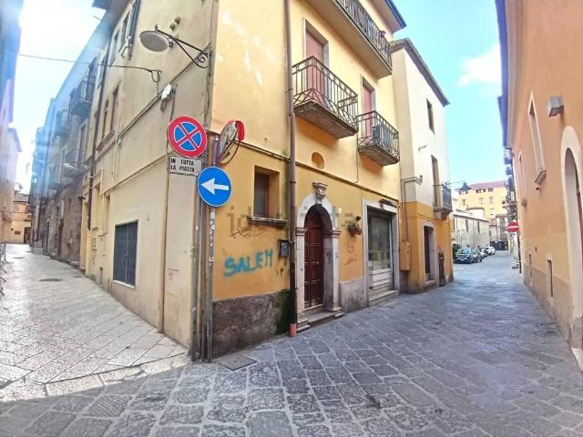 Locale Commerciale in vendita a Montereale, Potenza