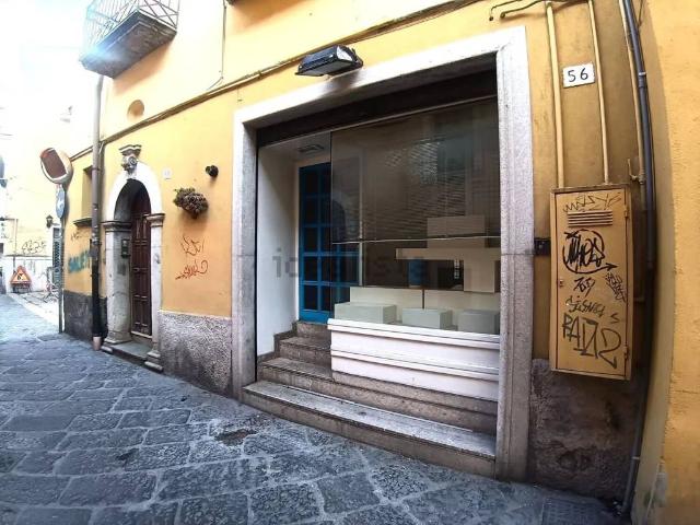 Locale Commerciale in vendita a Montereale, Potenza