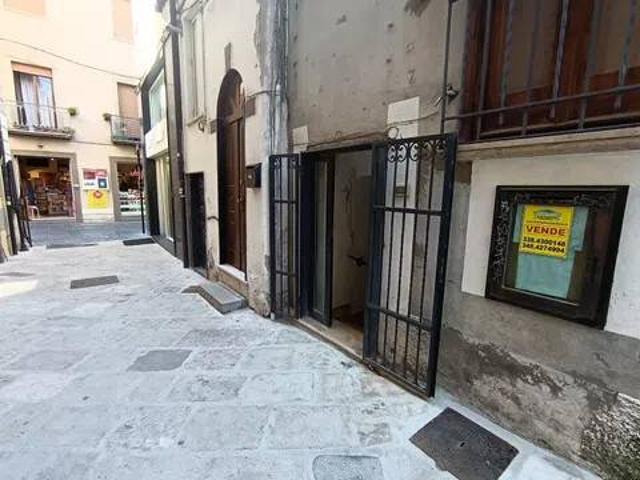 Locale Commerciale in vendita a Montereale, Potenza