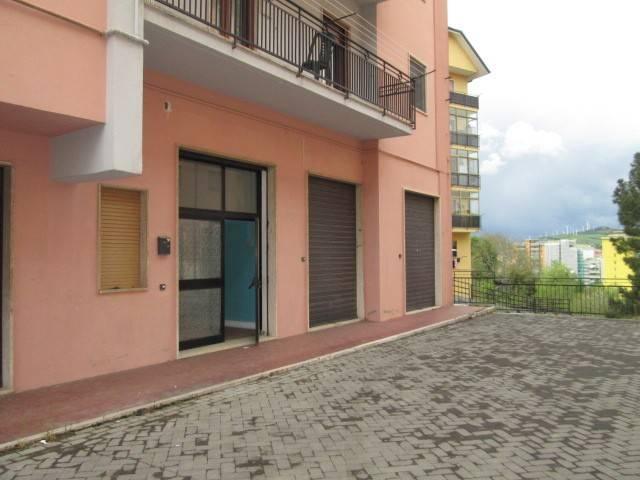 Locale Commerciale in vendita a Potenza, Basilicata