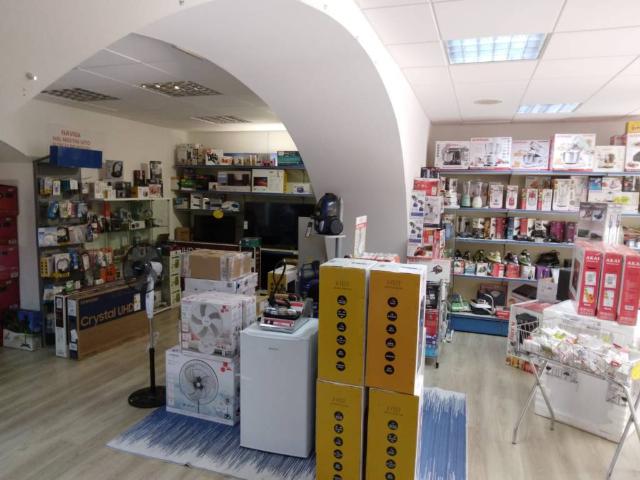 Locale Commerciale in vendita a Montereale, Potenza