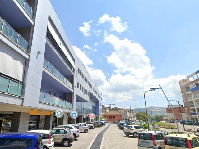 Locale Commerciale in vendita a Gallitello, Potenza