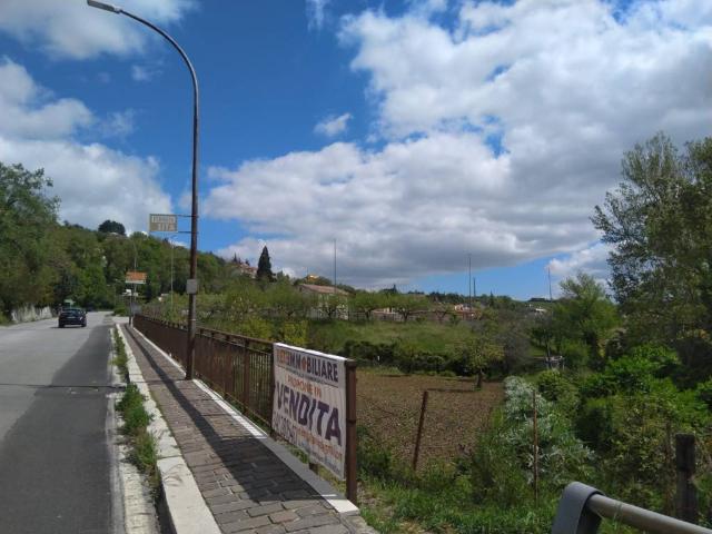 Locale Commerciale in vendita a Macchia romana, Potenza