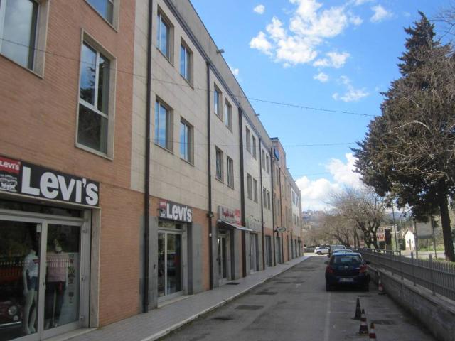 Locale Commerciale in vendita a Potenza, Basilicata