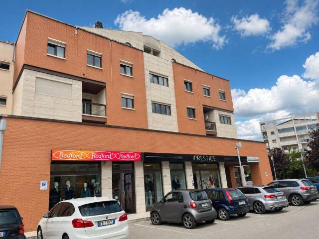 Locale Commerciale in vendita a Quartiere Europa, Potenza