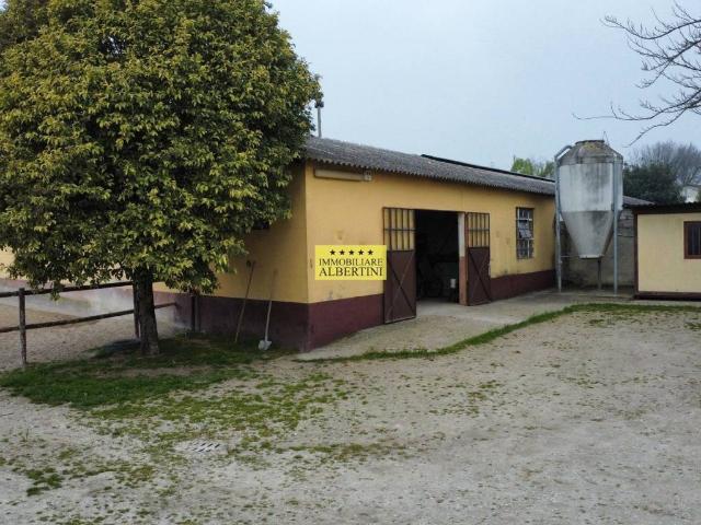 Locale Commerciale in vendita a Povegliano Veronese, Veneto
