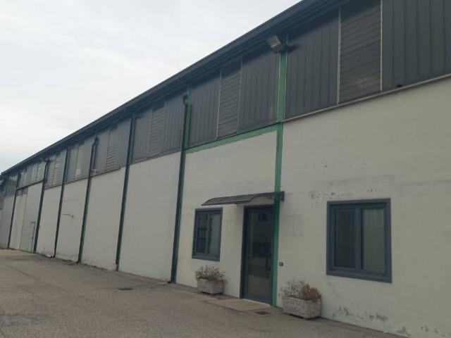 Locale Commerciale in vendita a Povegliano Veronese, Veneto