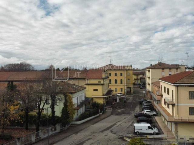 Locale Commerciale in vendita a Bassa Reggiana, Re