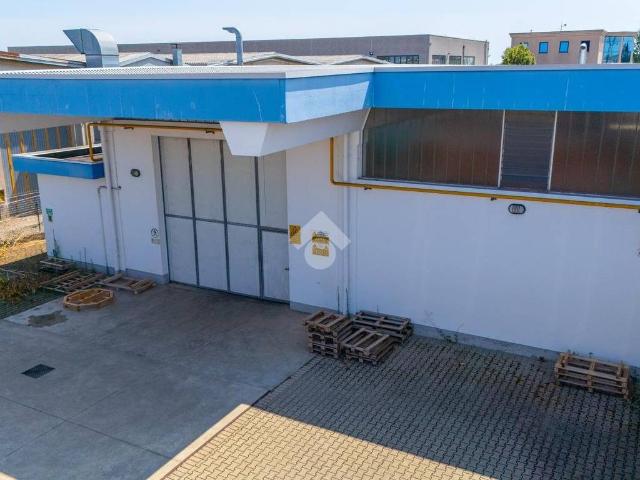 Locale Commerciale in vendita a Bassa Reggiana, Re