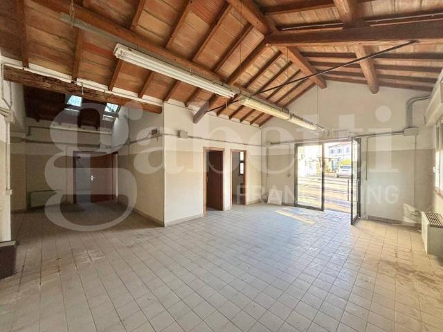 Locale Commerciale in vendita a Bassa Reggiana, Re
