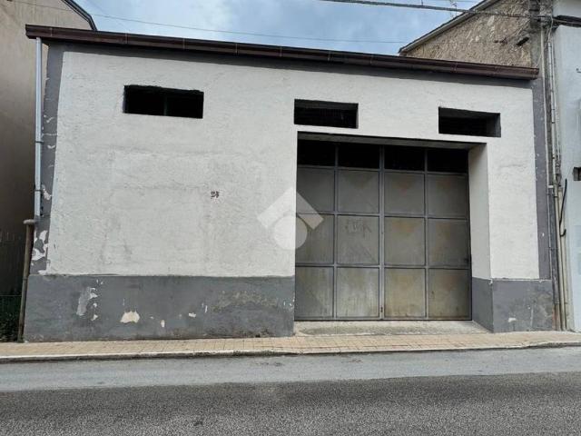 Locale Commerciale in vendita a Pozzilli, Molise
