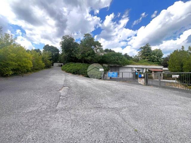 Locale Commerciale in vendita a Pozzolengo, Lombardia