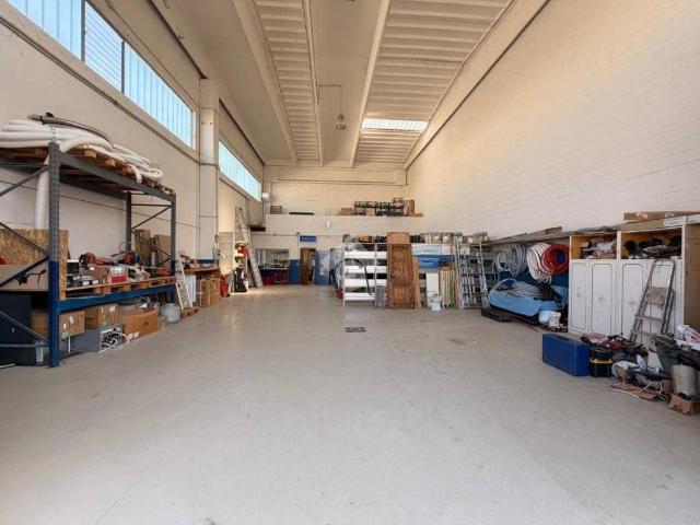 Locale Commerciale in vendita a Piemonte, Alessandria