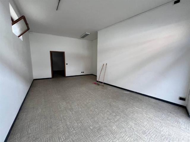 Locale Commerciale in vendita a Piemonte, Alessandria