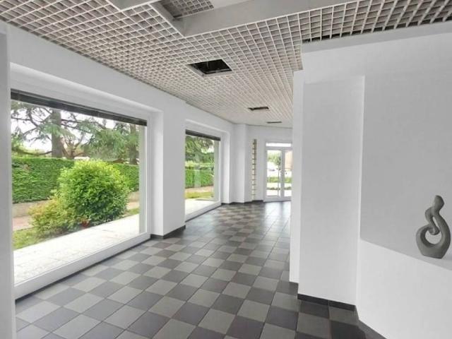 Locale Commerciale in vendita a Piemonte, Alessandria