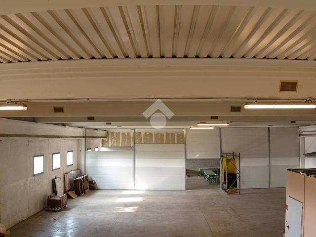 Locale Commerciale in vendita a Piemonte, Alessandria