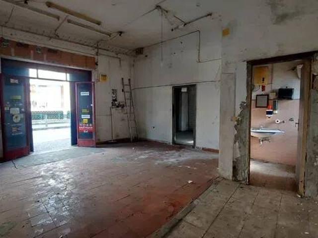 Locale Commerciale in vendita a Arco Felice, Pozzuoli