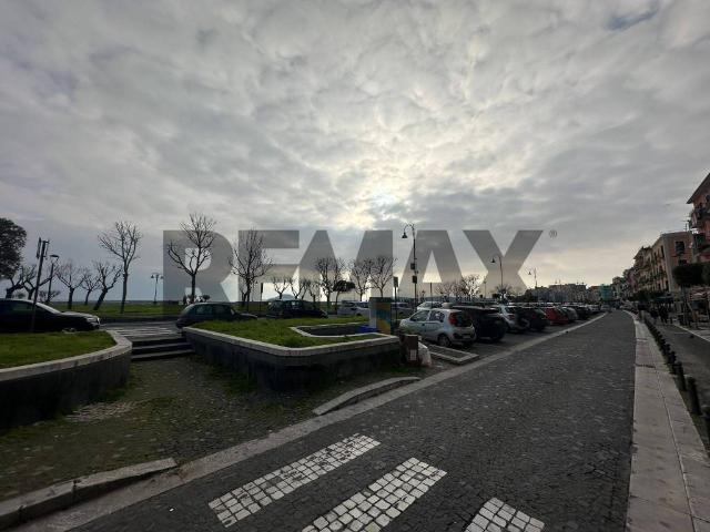 Locale Commerciale in vendita a Rione Ortodonico, Pozzuoli