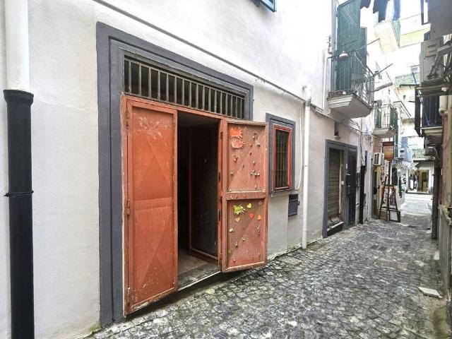 Locale Commerciale in vendita a Rione Ortodonico, Pozzuoli