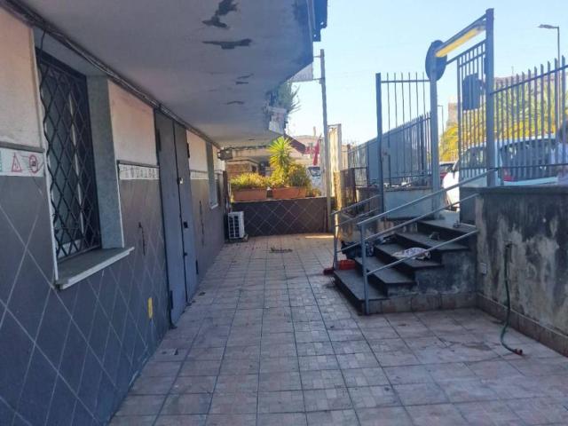 Locale Commerciale in vendita a Arco Felice, Pozzuoli