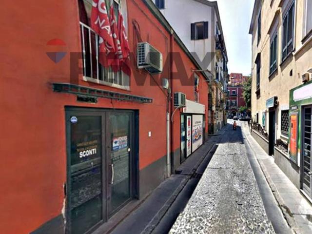 Locale Commerciale in vendita a Rione Ortodonico, Pozzuoli