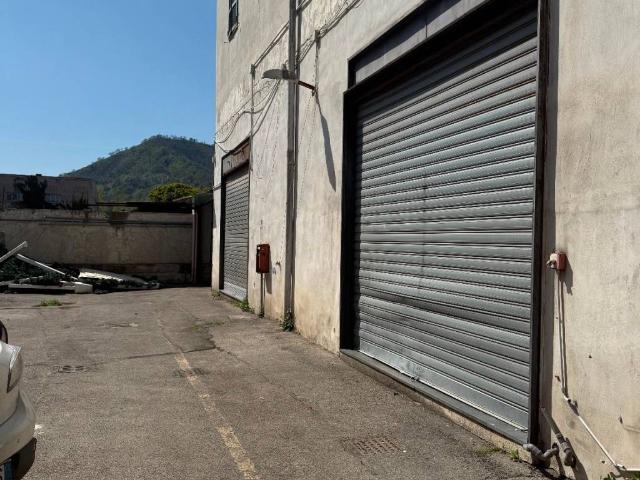 Locale Commerciale in vendita a Cigliano, Pozzuoli
