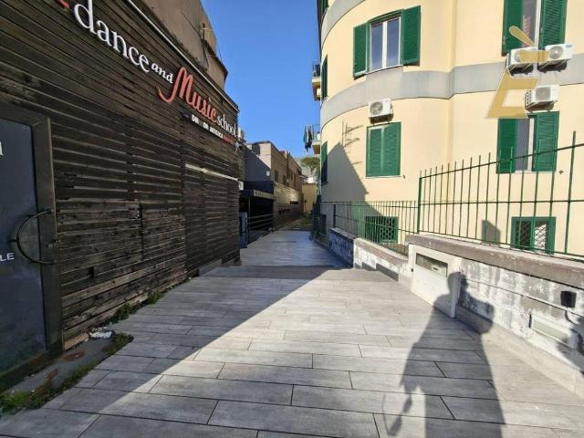 Locale Commerciale in vendita a Arco Felice, Pozzuoli
