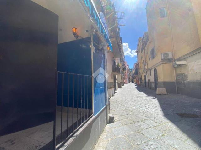 Locale Commerciale in vendita a Rione Ortodonico, Pozzuoli