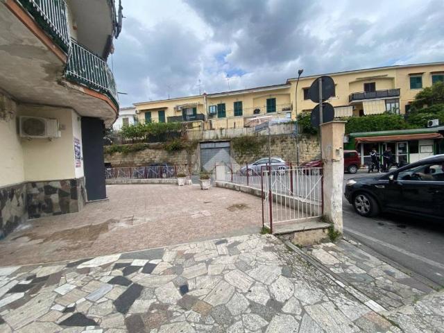 Locale Commerciale in vendita a Arco Felice, Pozzuoli