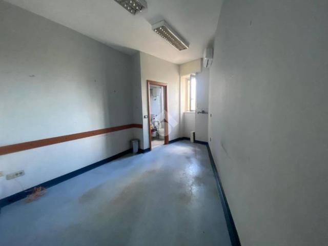 Locale Commerciale in vendita a Arco Felice, Pozzuoli