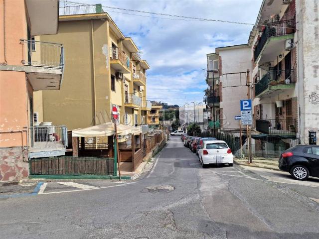 Locale Commerciale in vendita a Cigliano, Pozzuoli