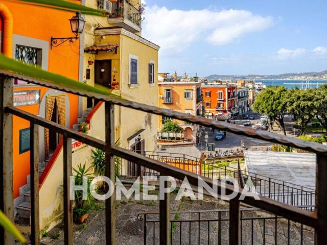 Locale Commerciale in vendita a Rione Ortodonico, Pozzuoli